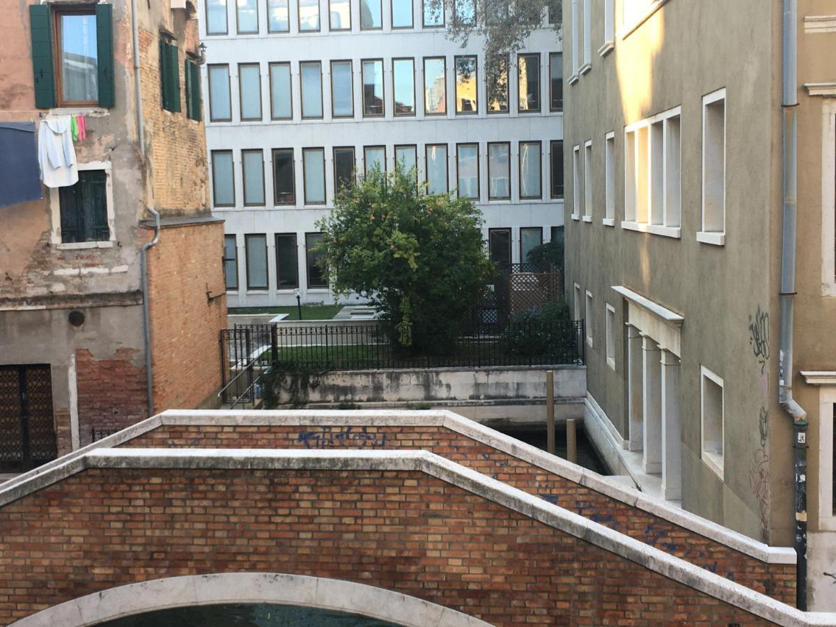 Apartment Mezzanino On Canal Venedig